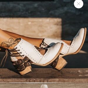 🦅BNIB |•FREEBIRD BY STEVEN•| DESERT White Multi Ankle Booties Size 8
